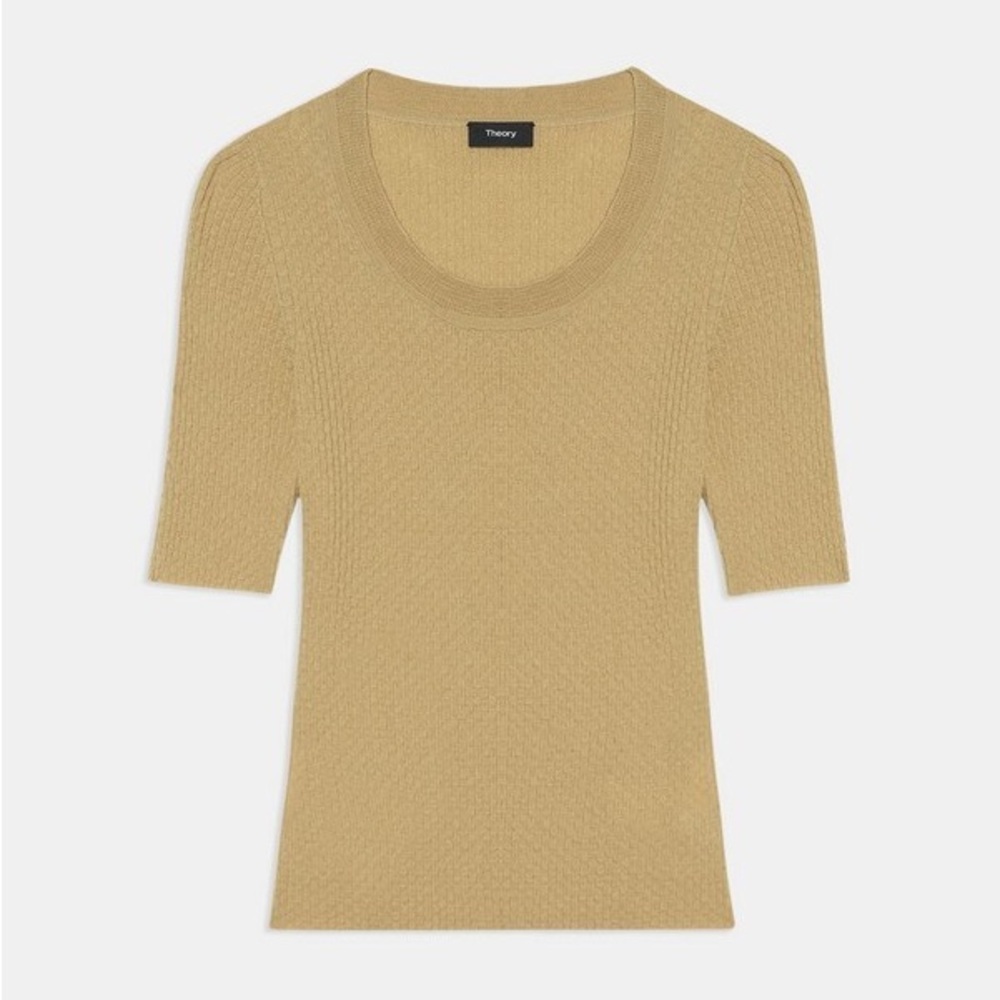 Theory Short Sleeved light yellow Knit lightweight Wool Sweater. Size Medium